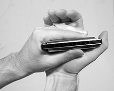 How to Hold the Harmonica
